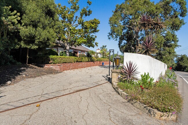 1020 Alston Rd in Montecito, CA - Building Photo - Building Photo