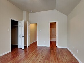 2618 Bammelwood Dr in Houston, TX - Foto de edificio - Building Photo