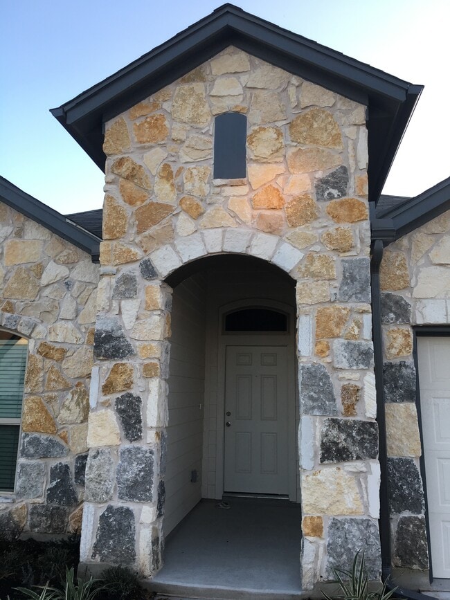 300 La Joya Pass in Leander, TX - Foto de edificio - Building Photo