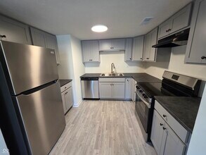 10207 Penrith Dr in Indianapolis, IN - Building Photo - Building Photo