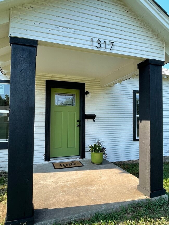 1317 E Broadway St in Cushing, OK - Building Photo - Building Photo