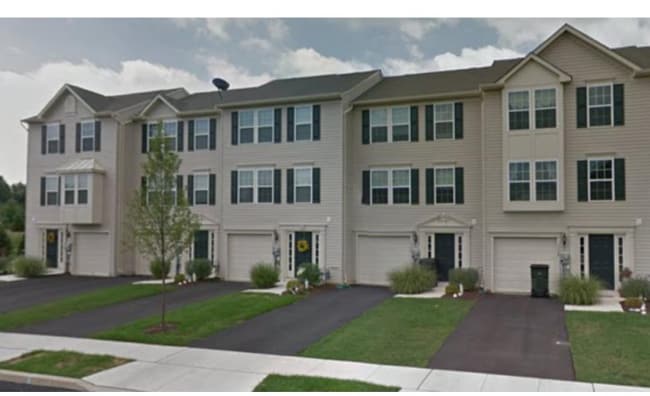 1082 Sparrow Way in Breinigsville, PA - Building Photo - Building Photo
