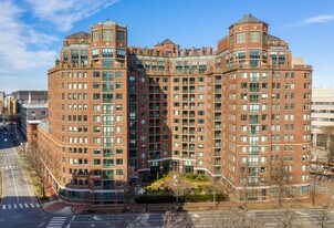 River Court in Cambridge, MA - Building Photo