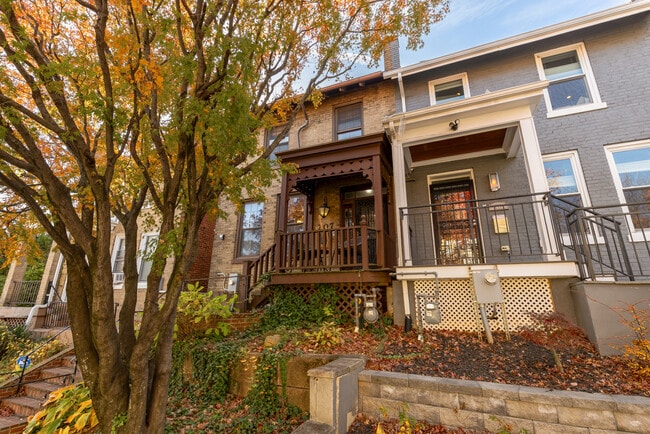 207 V St NE in Washington, DC - Building Photo - Building Photo