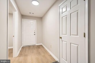 8813 Stoneridge Cir in Pikesville, MD - Building Photo - Building Photo