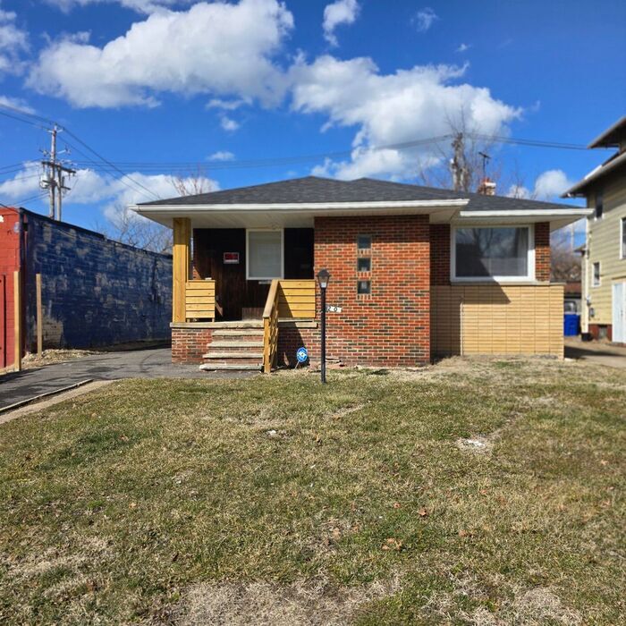 12505 Arlington Ave in Cleveland, OH - Building Photo