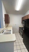 2880 N Oakland Forest Dr, Unit Lakeview in Oakland Park, FL - Building Photo - Building Photo