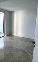 1300 Brickell Bay Dr, Unit 3204 in Miami, FL - Building Photo - Building Photo