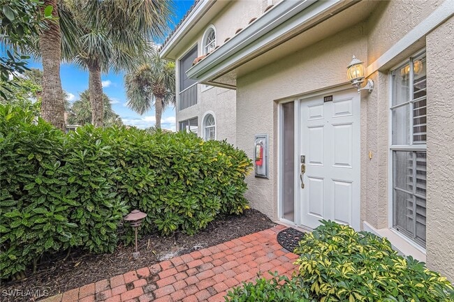 8471 Abbington Cir in Naples, FL - Foto de edificio - Building Photo