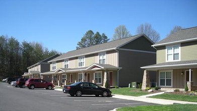 Mountain Trace Apartments in Clyde, NC - Building Photo - Building Photo