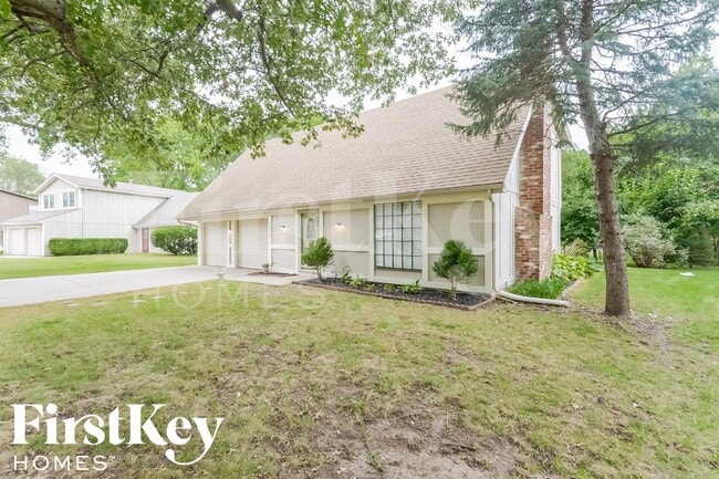 14128 S Summertree Ln in Olathe, KS - Building Photo - Building Photo