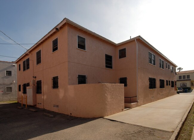 637 S Dunsmuir Ave in Los Angeles, CA - Building Photo - Building Photo