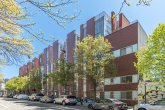 164 Scholes St in Brooklyn, NY - Building Photo - Building Photo