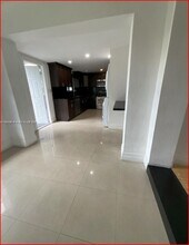 8281 SW 28th St in Miami, FL - Building Photo - Building Photo