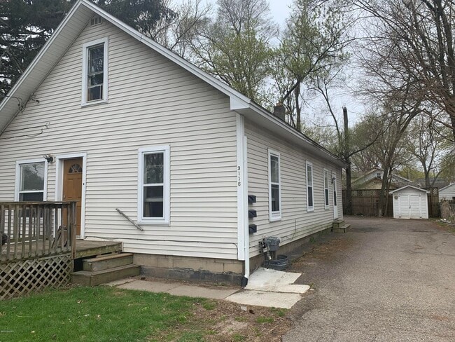 property at 3116 Whittier Dr