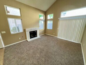 4484 Goldfinch Way in Oceanside, CA - Building Photo - Building Photo