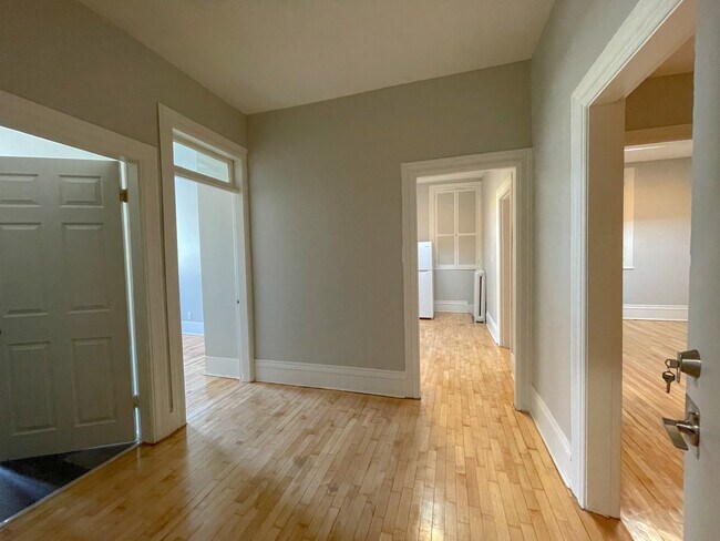 4 Russell St E in Smiths Falls, ON - Building Photo - Building Photo