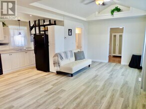 562 Beach Blvd in Hamilton, ON - Building Photo - Building Photo