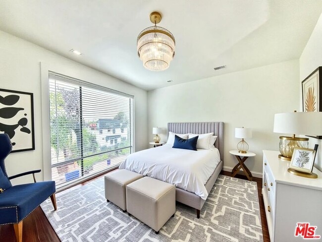 5805 W 8th St in Los Angeles, CA - Foto de edificio - Building Photo