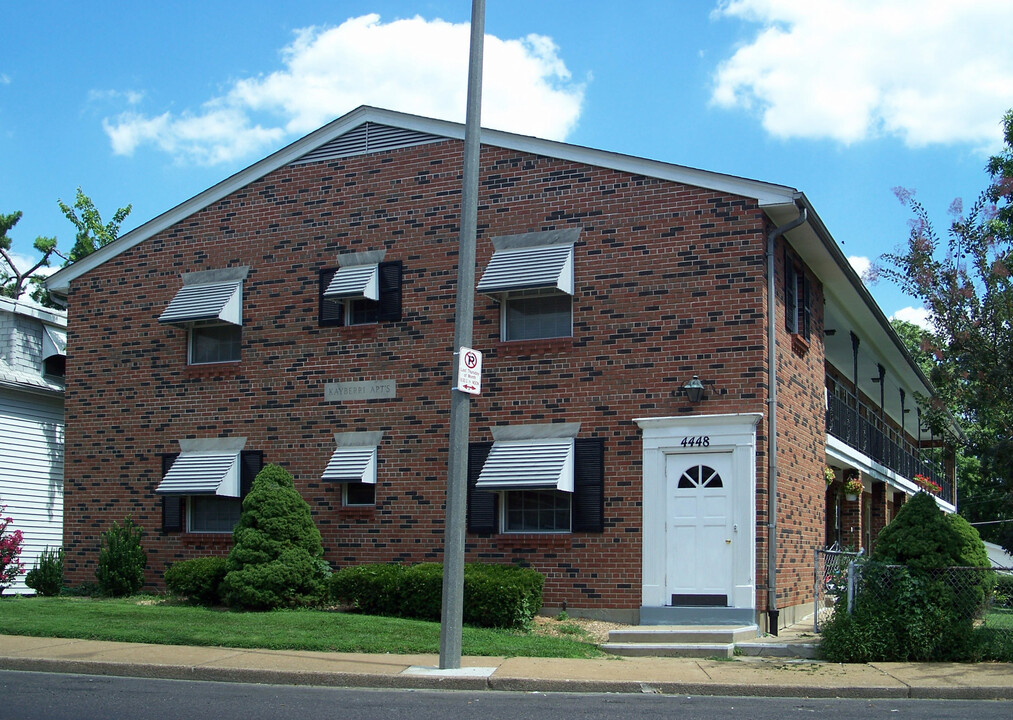 Kayberri Apartments in St. Louis, MO - Building Photo