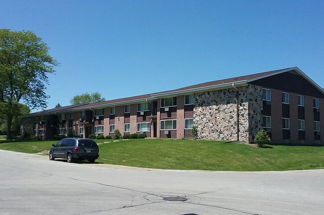 BISCAYNE APARTMENTS in Racine, WI - Building Photo - Building Photo