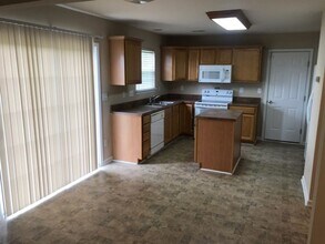 9902 Spring Park Dr in Charlotte, NC - Building Photo - Building Photo