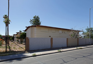 Shouse Fourplexes in Mesa, AZ - Building Photo - Building Photo