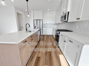 335 E Lombard Ln in Eagle, ID - Building Photo - Building Photo