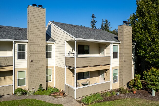 Water's Edge Apartments in Vancouver, WA - Building Photo - Building Photo