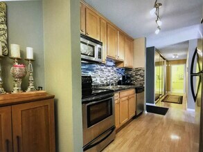 4110 Rahn Rd, Unit 207 in Eagan, MN - Building Photo - Building Photo