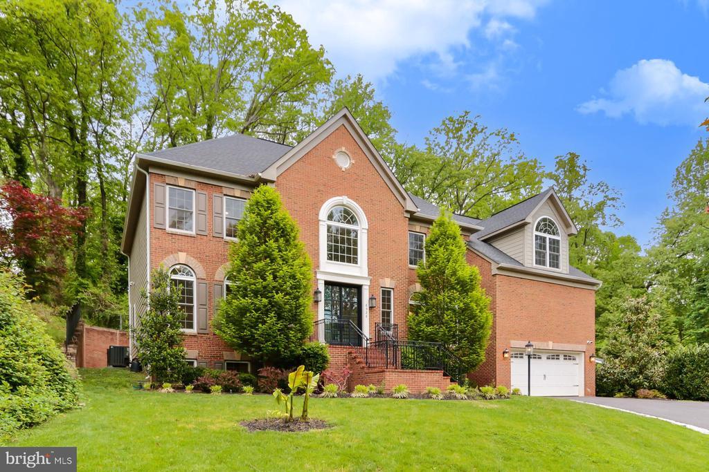6526 Dearborn Dr in Falls Church, VA - Building Photo