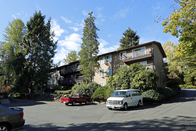 Whisperwood Apartments in Seattle, WA - Foto de edificio - Building Photo