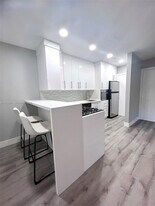 6310 SW 79th St in South Miami, FL - Building Photo