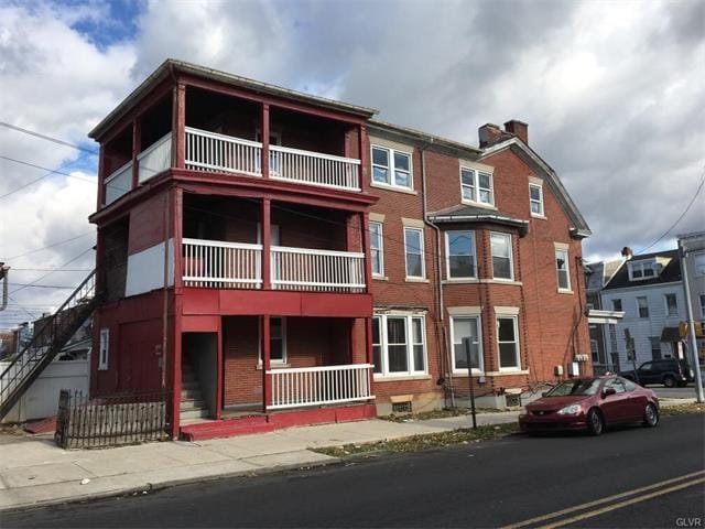 property at 802 N 8th St