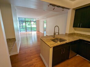 475 K St NW, Unit 301 in Washington, DC - Building Photo - Building Photo
