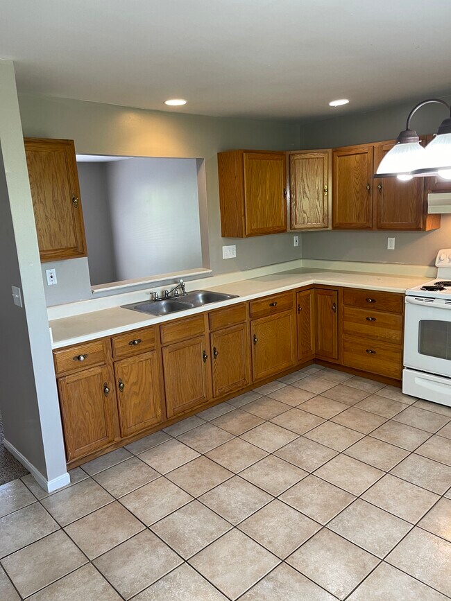 6320 E Miami River Rd in Cleves, OH - Building Photo - Building Photo