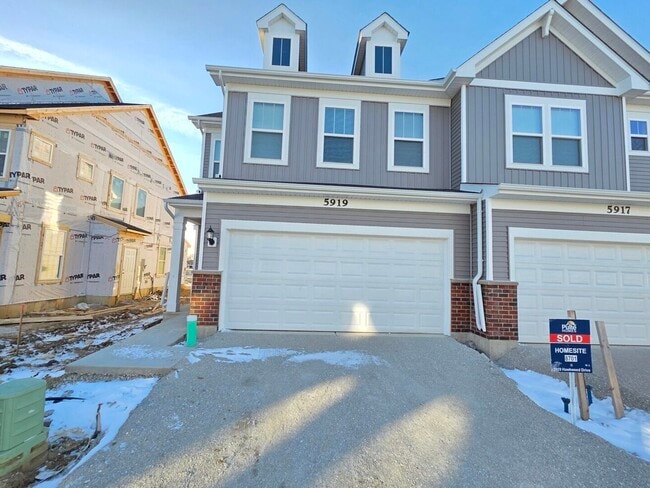 5919 Hawkweed Dr in Naperville, IL - Building Photo - Building Photo