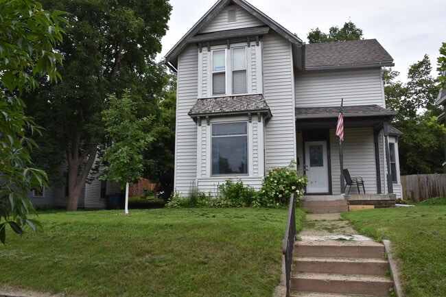 2411 Fillmore St NE, Unit Lower in Minneapolis, MN - Building Photo - Building Photo