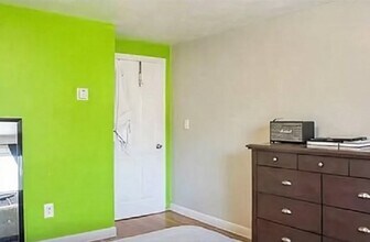 12 Hunting St, Unit 3 in Cambridge, MA - Foto de edificio - Building Photo