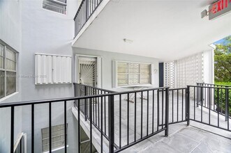 879 NE 195th St in Miami, FL - Building Photo - Building Photo