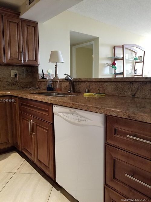 500 Three Islands Boulevard-Unit -4D in Hallandale Beach, FL - Building Photo - Building Photo