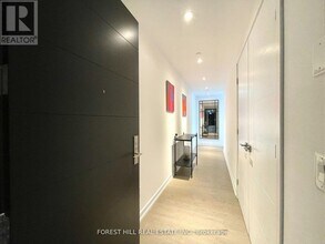 488 University Ave in Toronto, ON - Building Photo - Building Photo