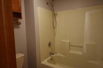 8732 Madison St in Merrillville, IN - Foto de edificio - Building Photo