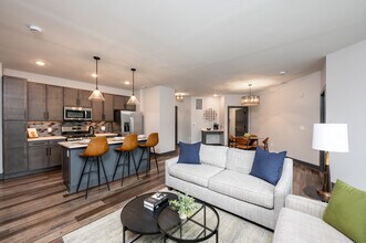 Overture at Proscenium Apartments in Carmel, IN - Foto de edificio - Interior Photo