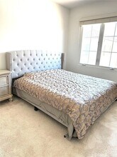 119 Della in Irvine, CA - Foto de edificio - Building Photo