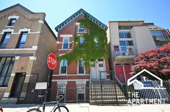 1302 N Greenview Ave, Unit 2R in Chicago, IL - Building Photo - Building Photo