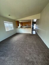 689 Suzanne Ct in Merced, CA - Foto de edificio - Building Photo