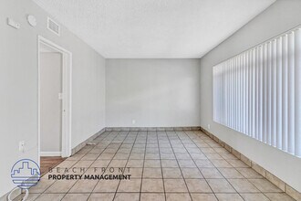 709-15 Northgate Ln. in Anaheim, CA - Foto de edificio - Building Photo