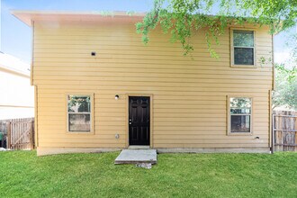 3022 Aspen Mdw in San Antonio, TX - Building Photo - Building Photo