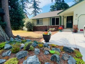 2317-2311 Club Ct in Mount Vernon, WA - Building Photo - Building Photo